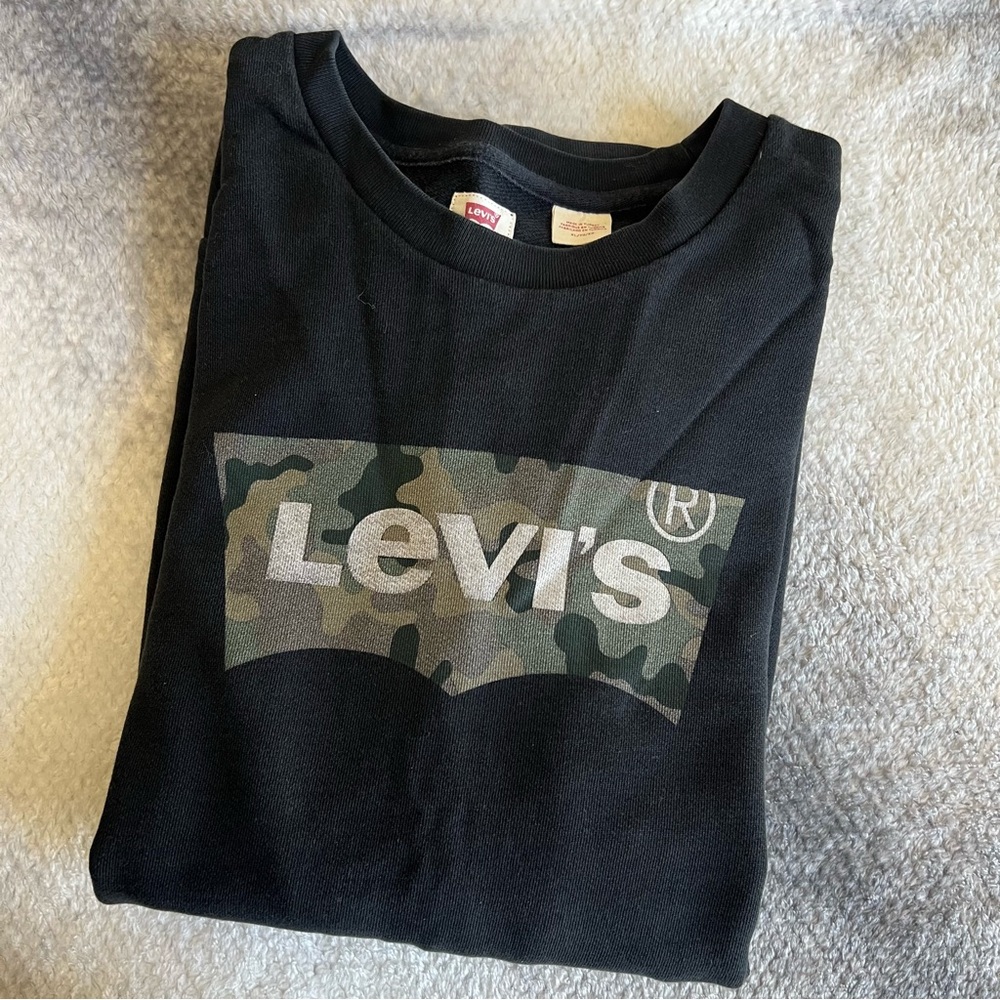 Levi’s Sweater with Camo-logo
